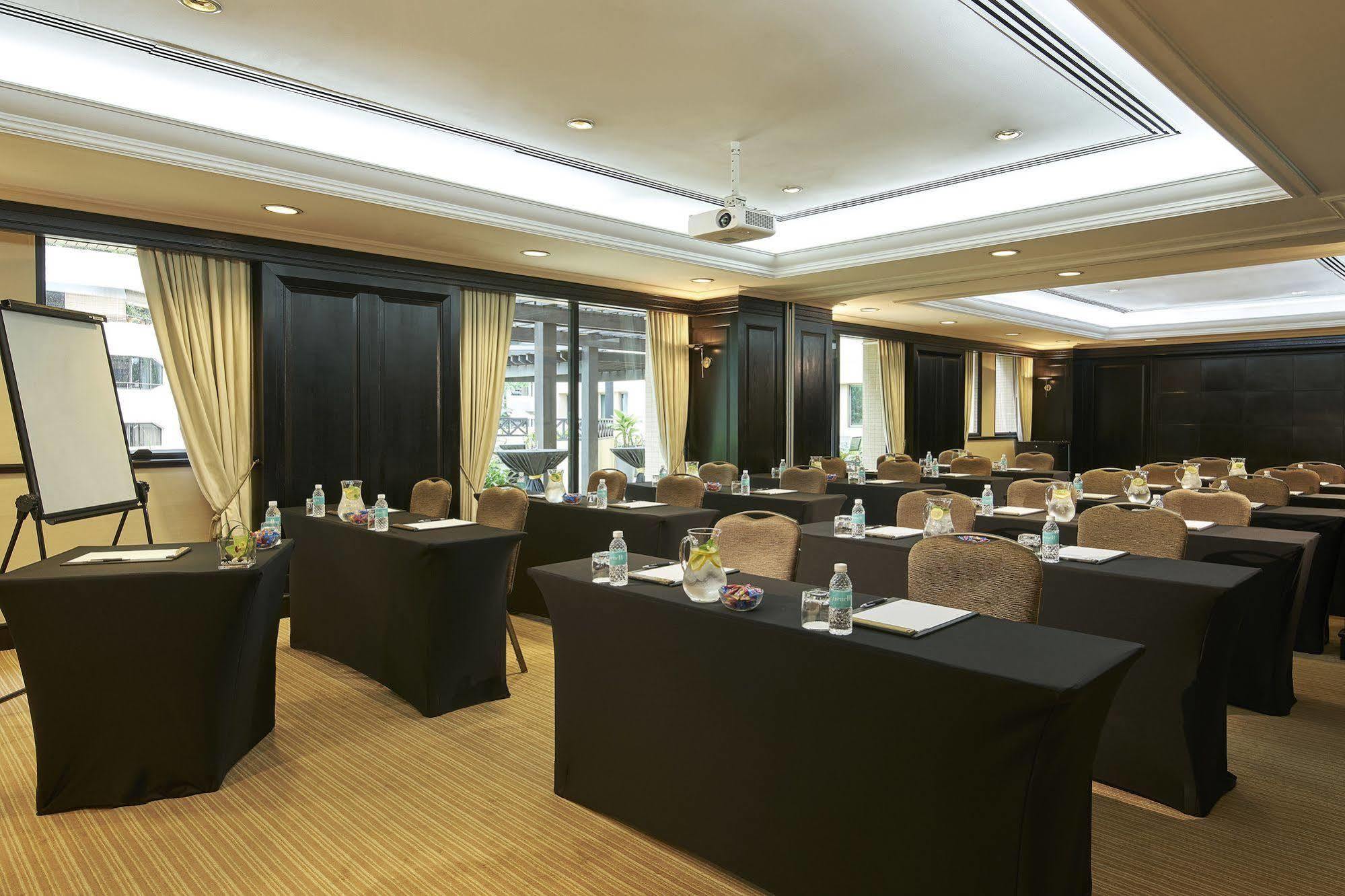 Khách sạn Vibe Orchard 4*